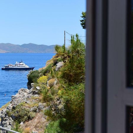 Douskos Beach House Leilighet Ýdra Eksteriør bilde
